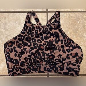 Vull sport leopard print high neck sports bra